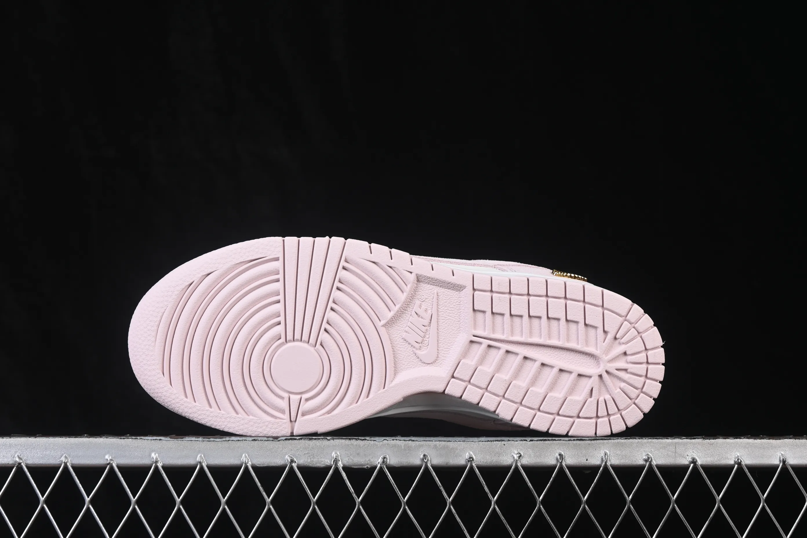 All categories Nk SB Dunk Series Nk SB Dunk Low low-top sneakers Nike SB Dunk Low Year of the Horse Yunyanfen low-top casual sneakers IO4244-100